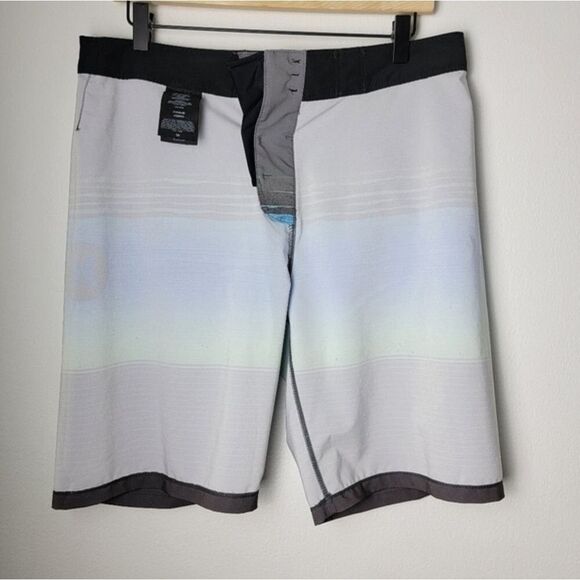 Hurley Men’s Phantom Gray Blue Green Overspray 20” Board Shorts Size 30 - Picture 15 of 15